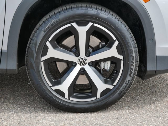 Certified 2025 Volkswagen Tiguan SE AWD/4WD image 9