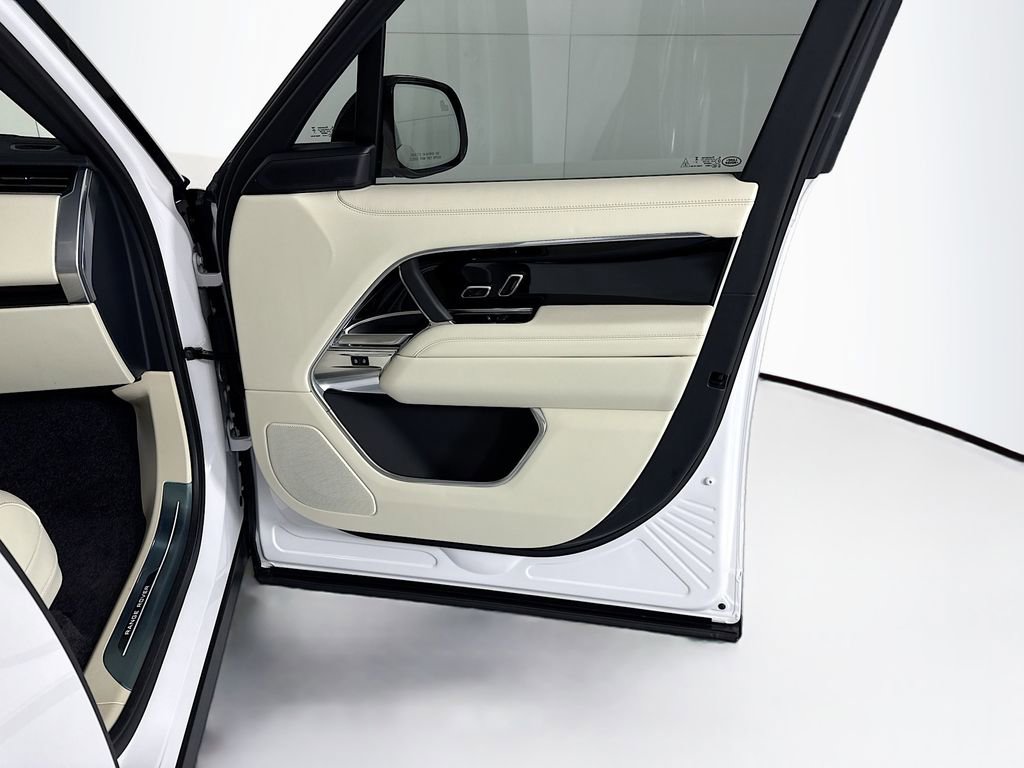 New 2026 Land Rover Range Rover SE image 27