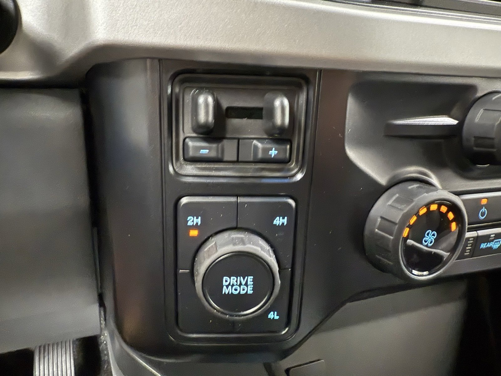 New 2025 Ford F450 XLT w/ XLT Value Package image 15