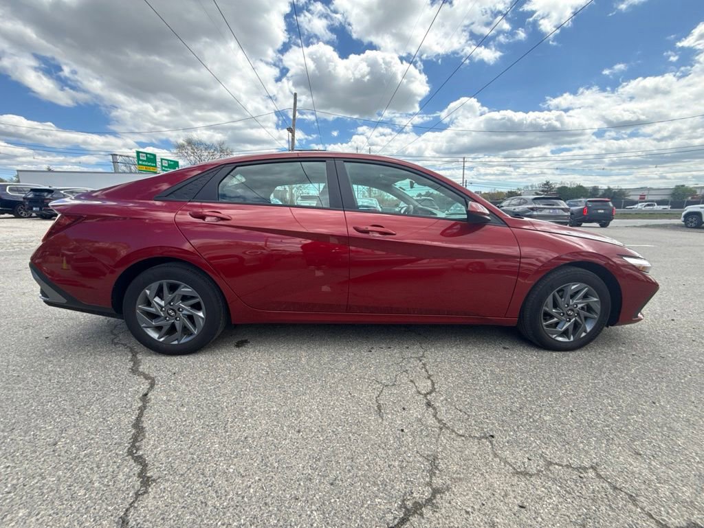 Used 2024 Hyundai Elantra SEL FWD image 4