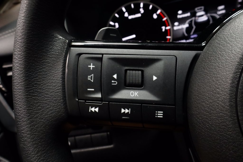 Used 2023 Nissan Rogue SV AWD/4WD image 26