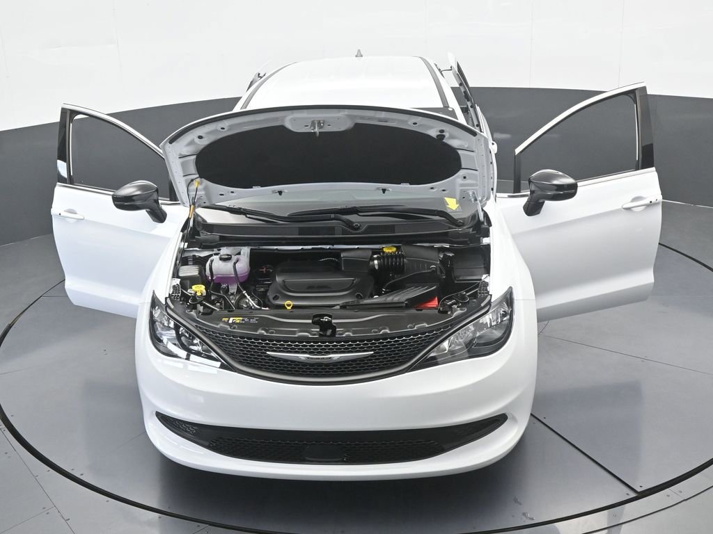 Used 2026 Chrysler Voyager LX image 69