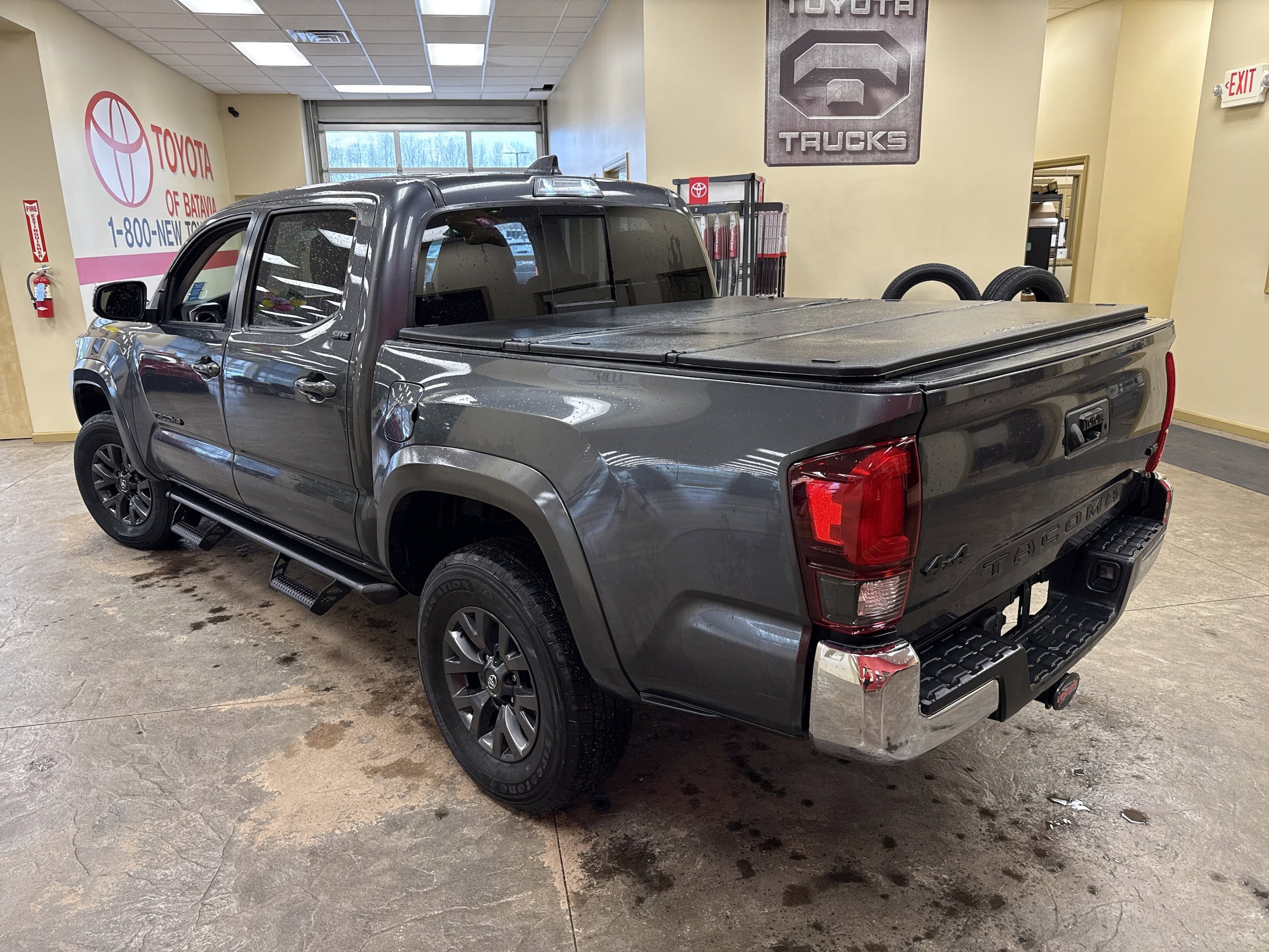 Used 2023 Toyota Tacoma SR5 w/ Black Out Package (TMS) AWD/4WD image 7