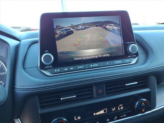 Used 2025 Nissan Rogue SV AWD/4WD image 16