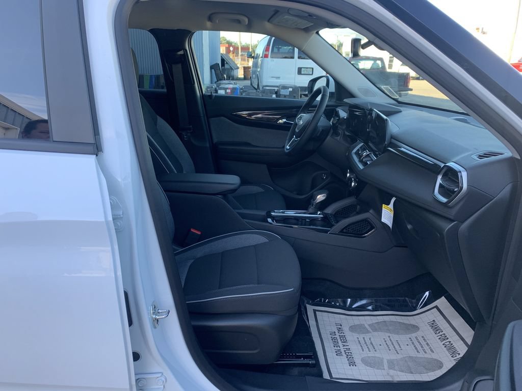 New 2025 Chevrolet TrailBlazer LT w/ Convenience Package FWD image 5