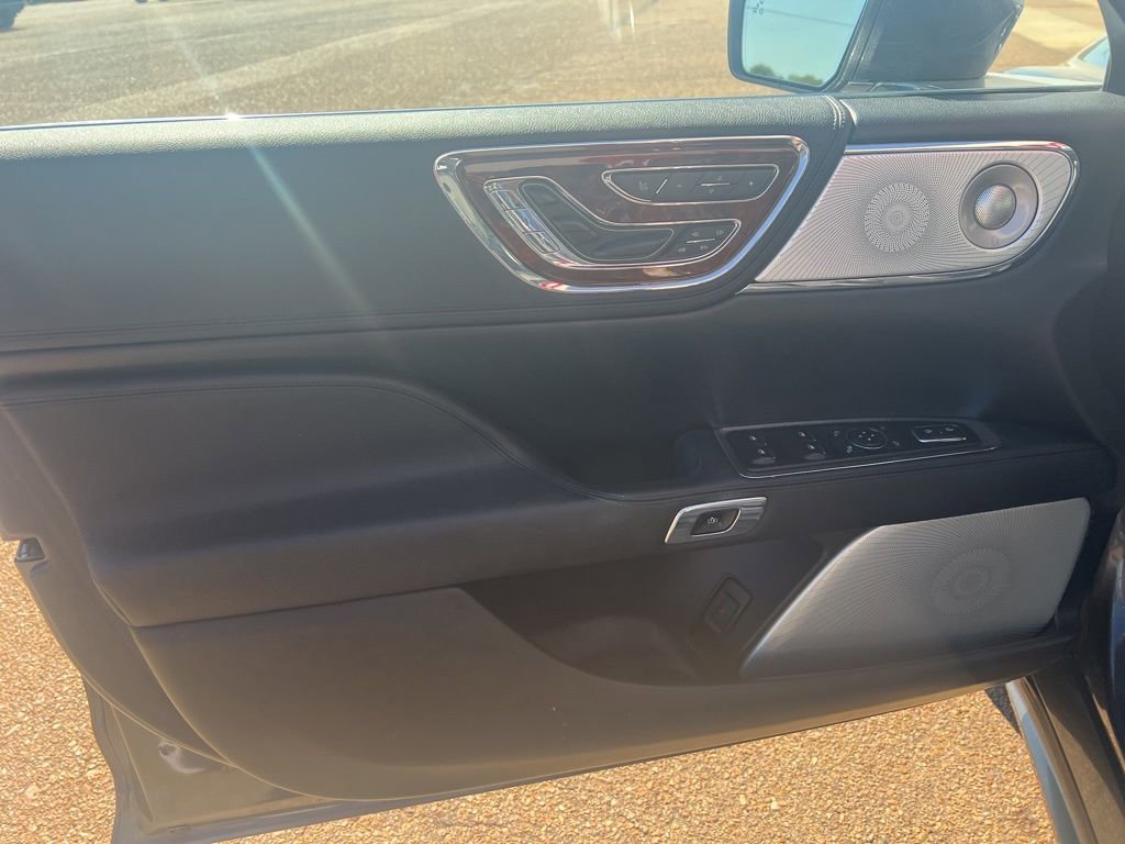 Used 2020 Lincoln Continental Reserve w/ Luxury Package image 31