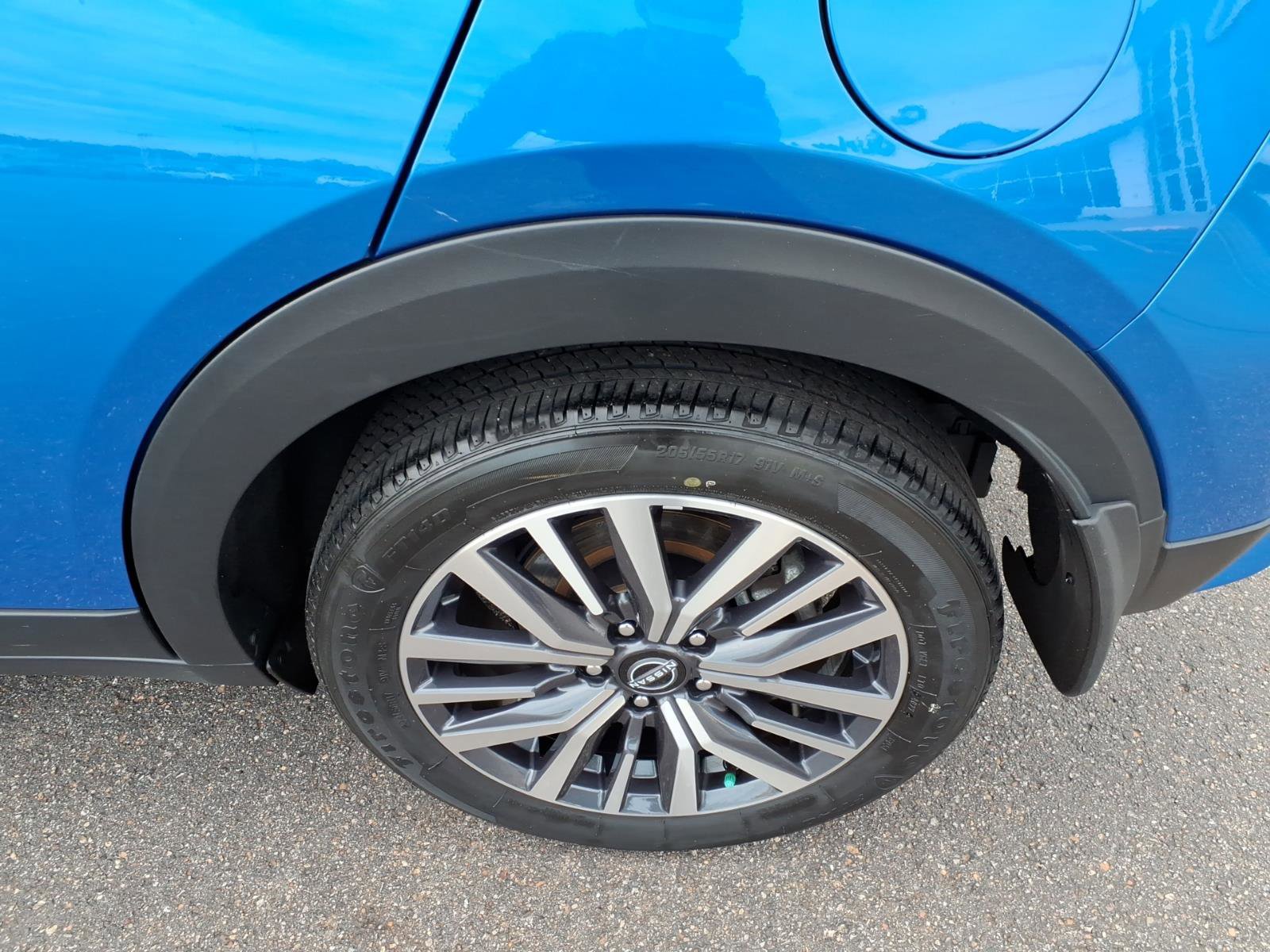 Used 2023 Nissan Kicks SV FWD image 13