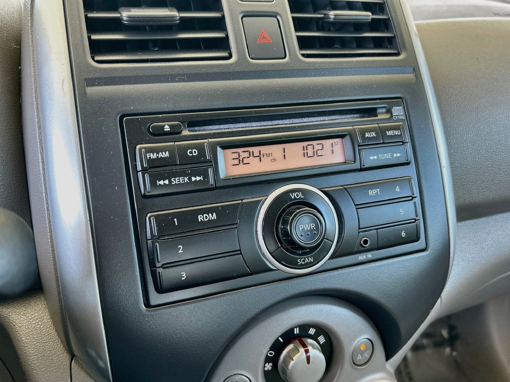 Used 2012 Nissan Versa SV FWD image 13