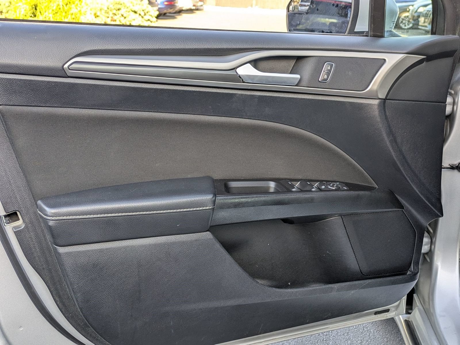 Used 2017 Ford Fusion SE w/ Equipment Group 201A FWD image 32