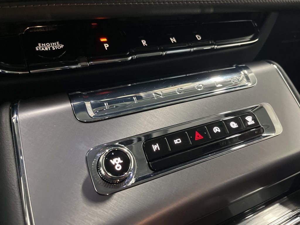 Used 2025 Lincoln Aviator AWD w/ Jet Appearance Package image 16