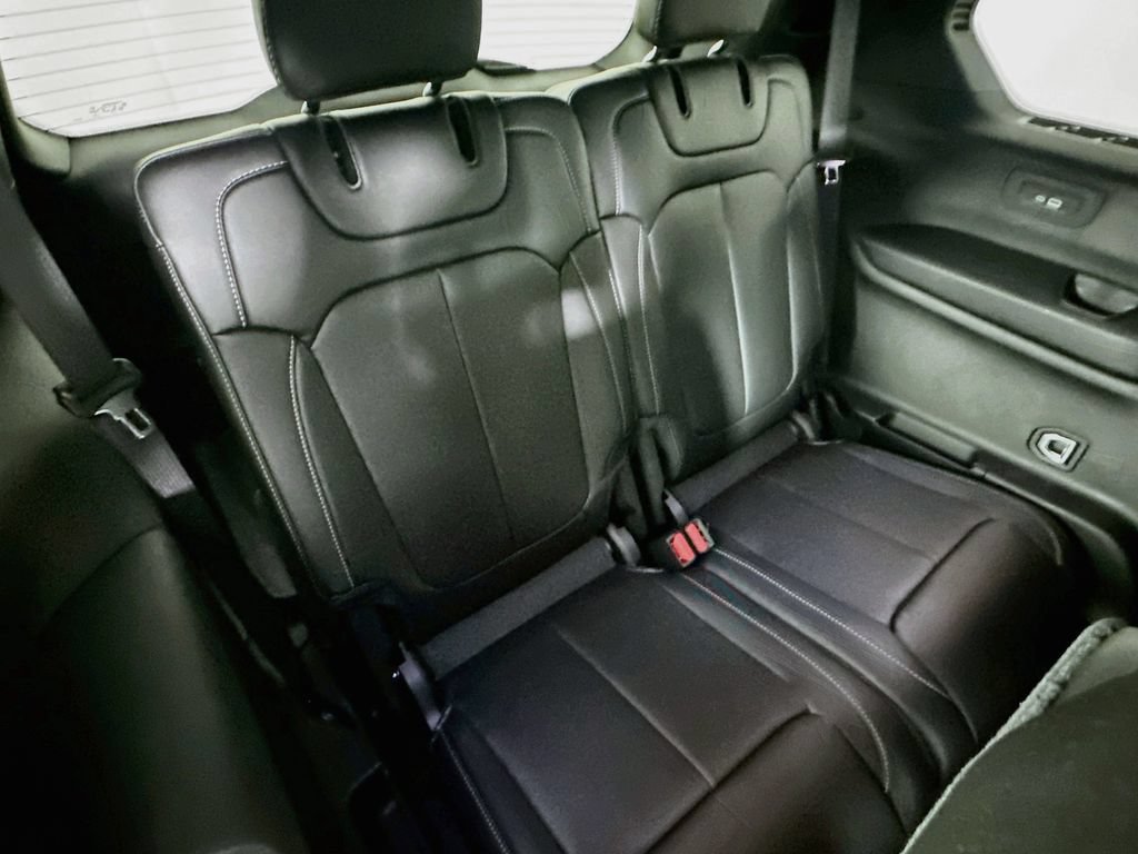 Certified 2025 Jeep Grand Cherokee L Limited AWD/4WD image 37