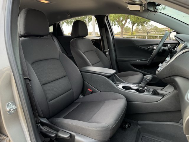 Used 2025 Chevrolet Malibu RS FWD image 29