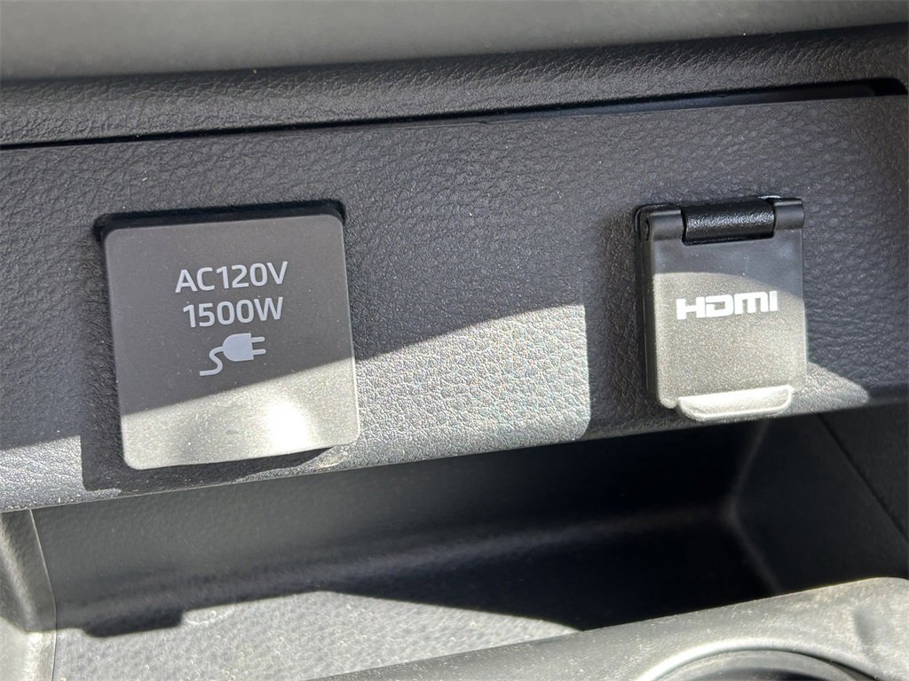 Used 2023 Toyota Sienna XLE image 25