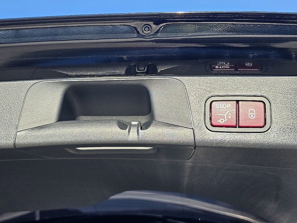 Used 2023 Mercedes-Benz EQB 300 4MATIC image 12