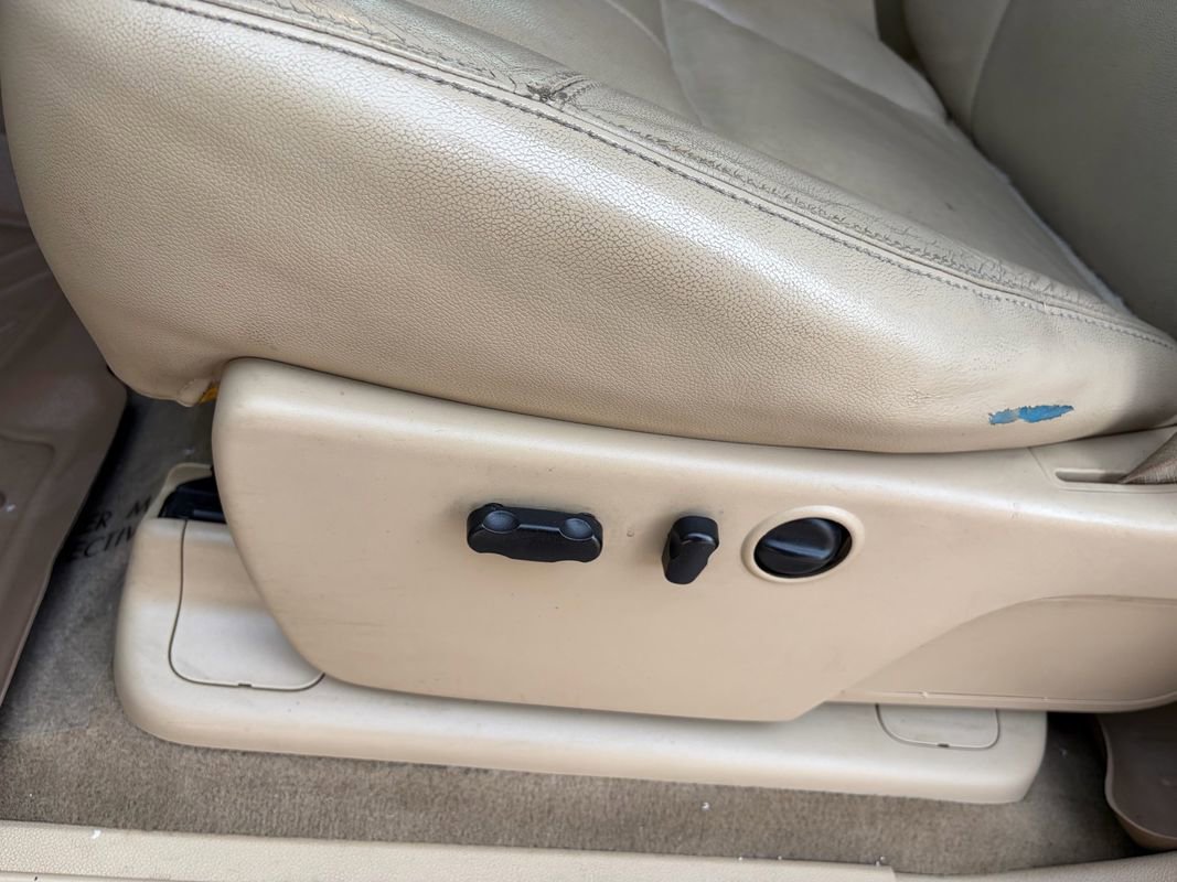 Used 2013 GMC Sierra 3500 SLT w/ SLT Convenience Package image 12