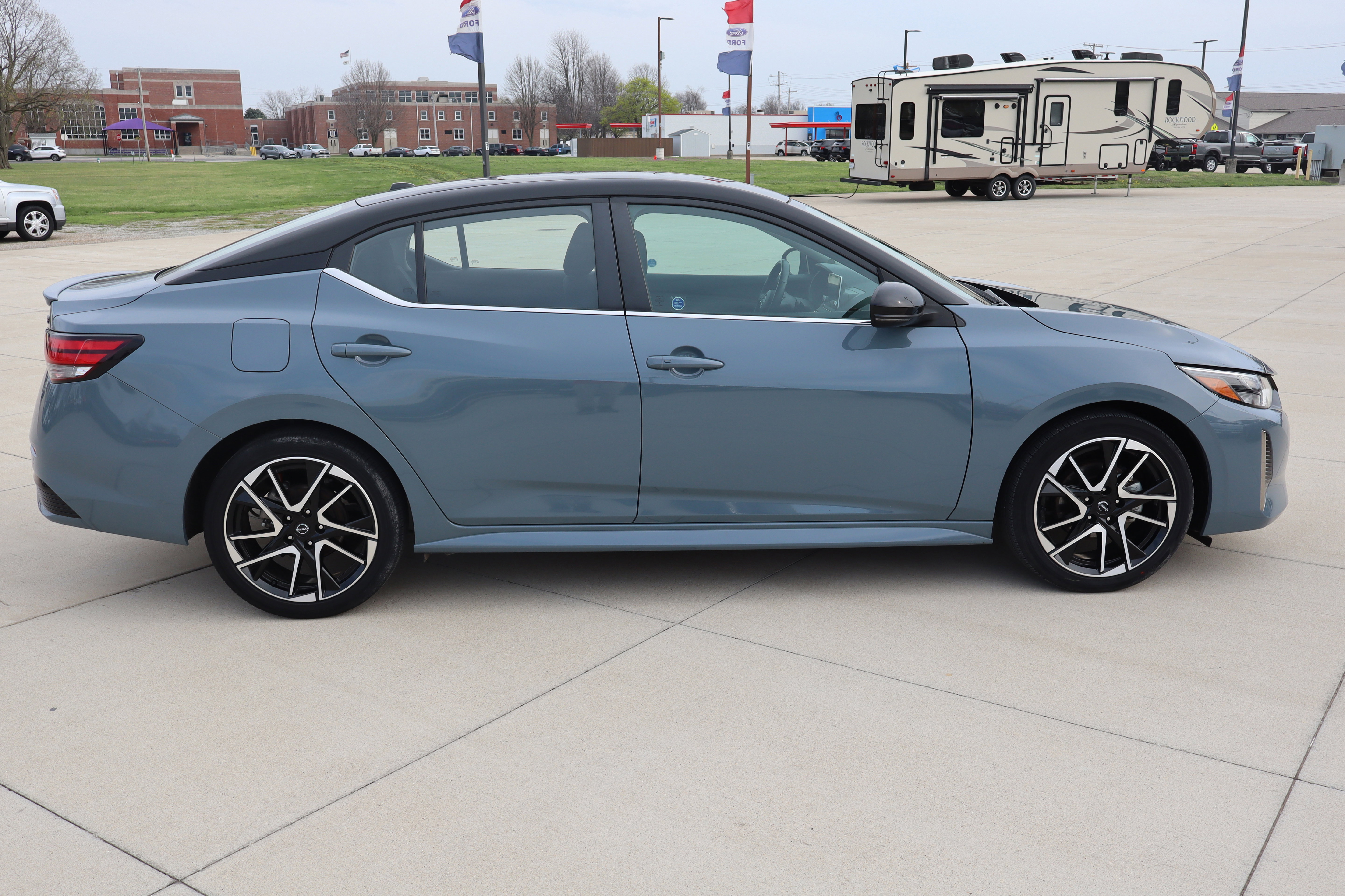 Used 2024 Nissan Sentra SR w/ Trunk Package image 4