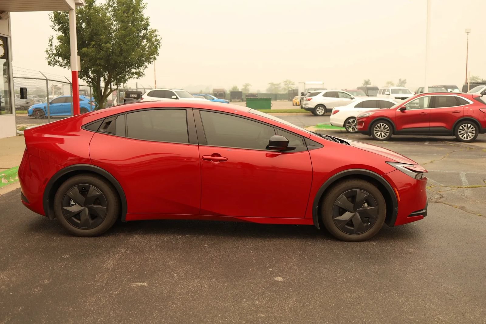 Used 2026 Toyota Prius LE FWD image 4
