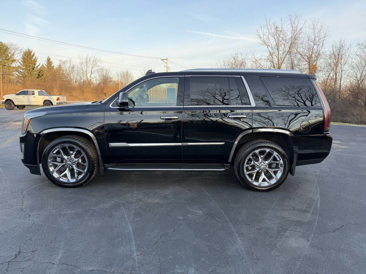 Used 2016 Cadillac Escalade Premium image 2