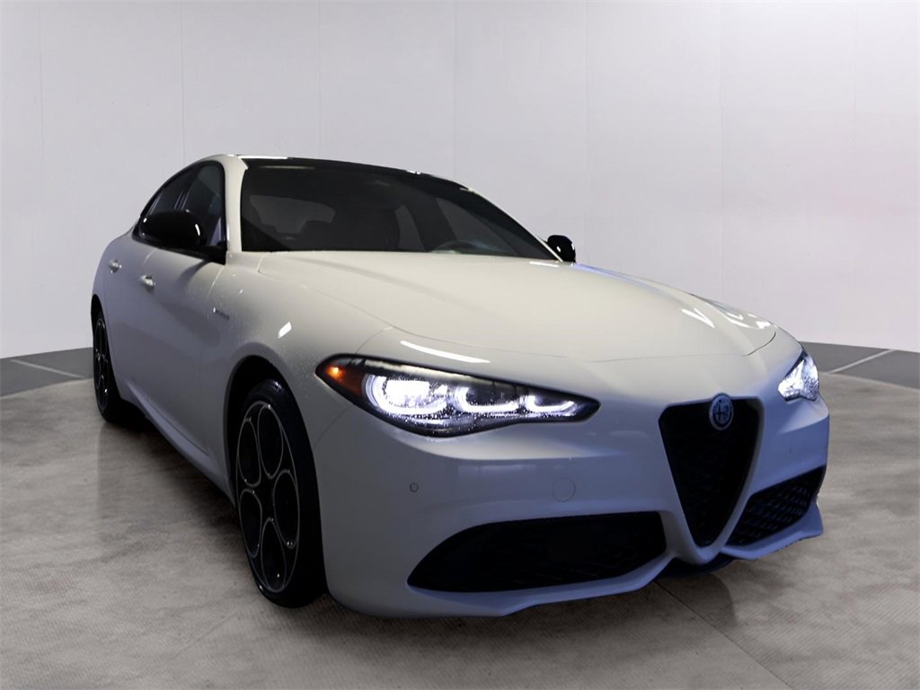 New 2025 Alfa Romeo Giulia AWD image 3