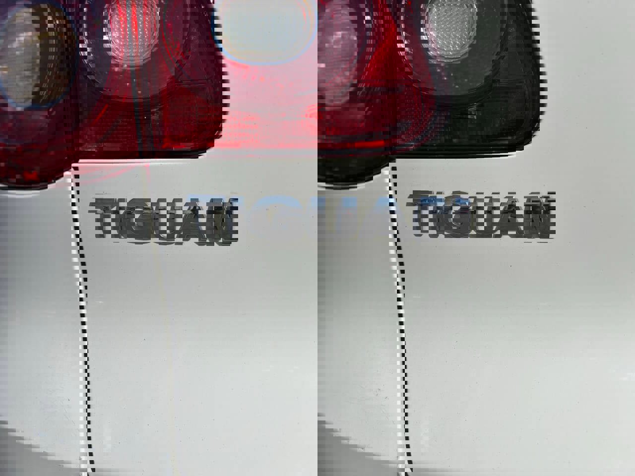 Used 2011 Volkswagen Tiguan S image 40