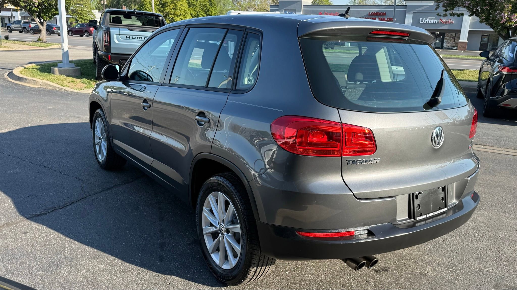 Used 2017 Volkswagen Tiguan Limited w/ Alloy Wheels Package image 6