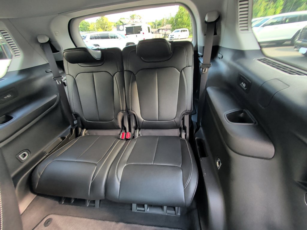 Used 2023 Jeep Grand Cherokee L Limited AWD/4WD image 14