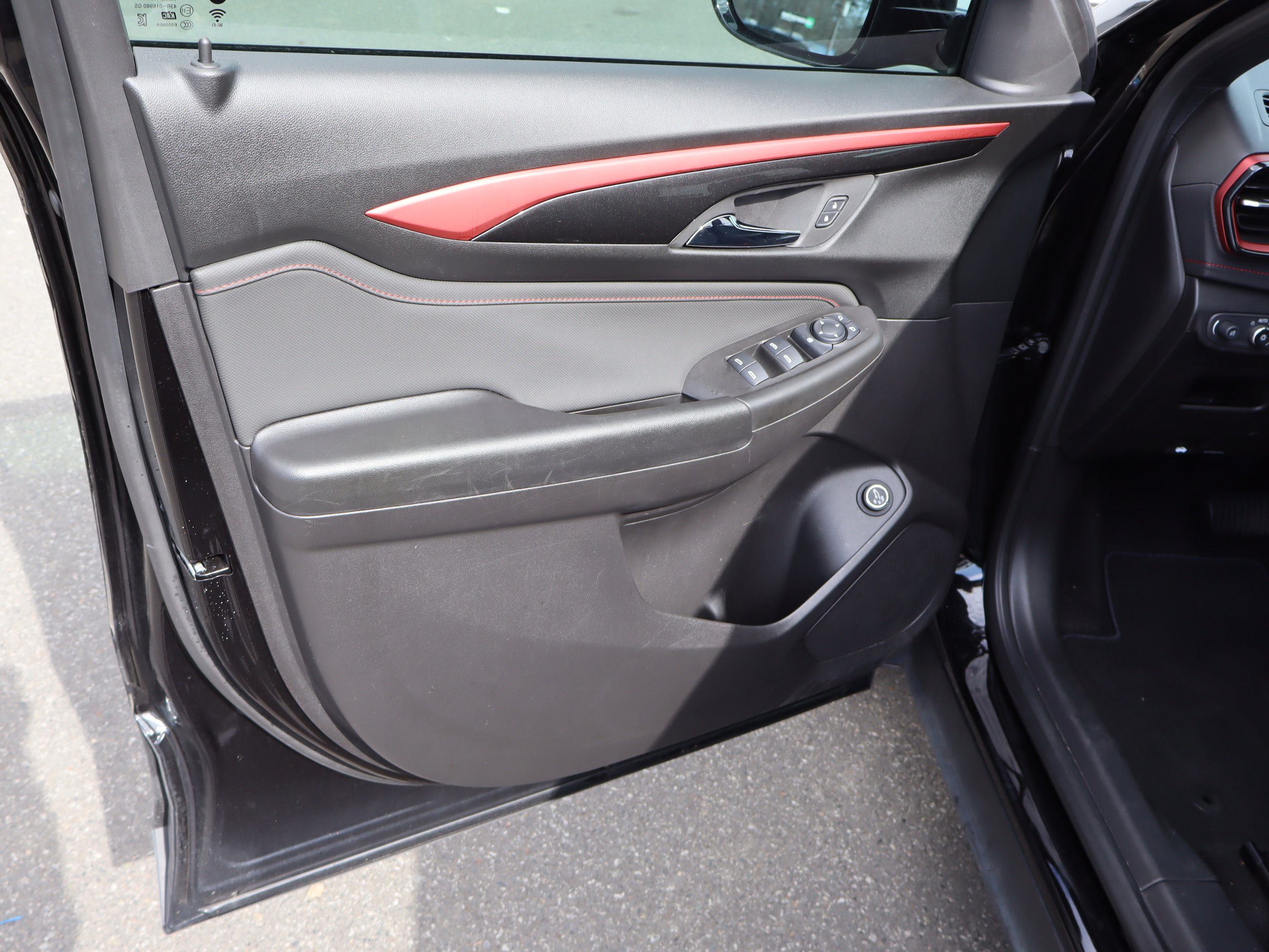 Certified 2025 Chevrolet TrailBlazer RS w/ Convenience Package image 15