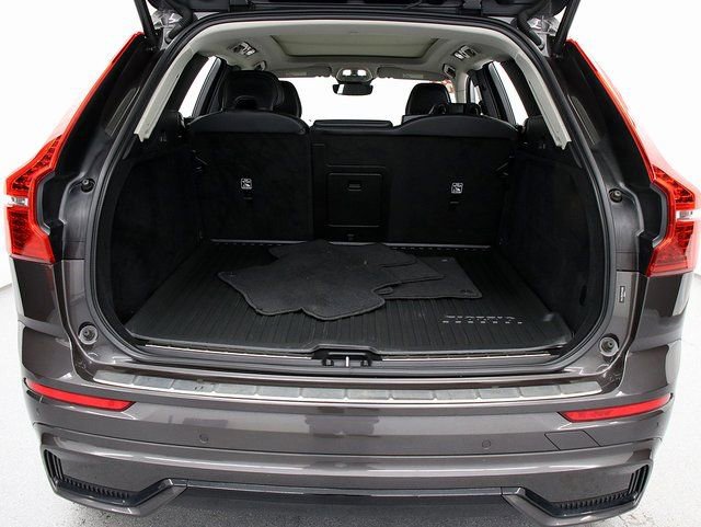 Used 2023 Volvo XC60 B5 Plus w/ Protection Package Premier image 27