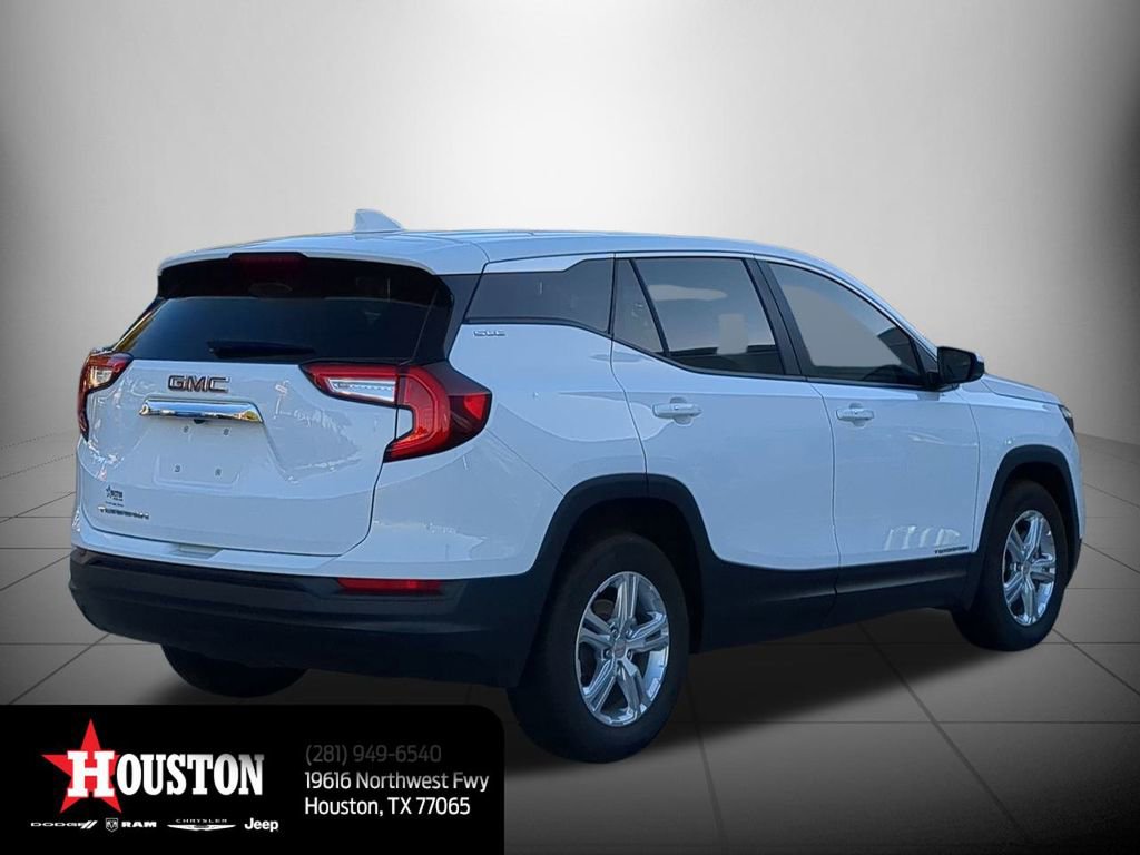 Used 2024 GMC Terrain SLE image 3