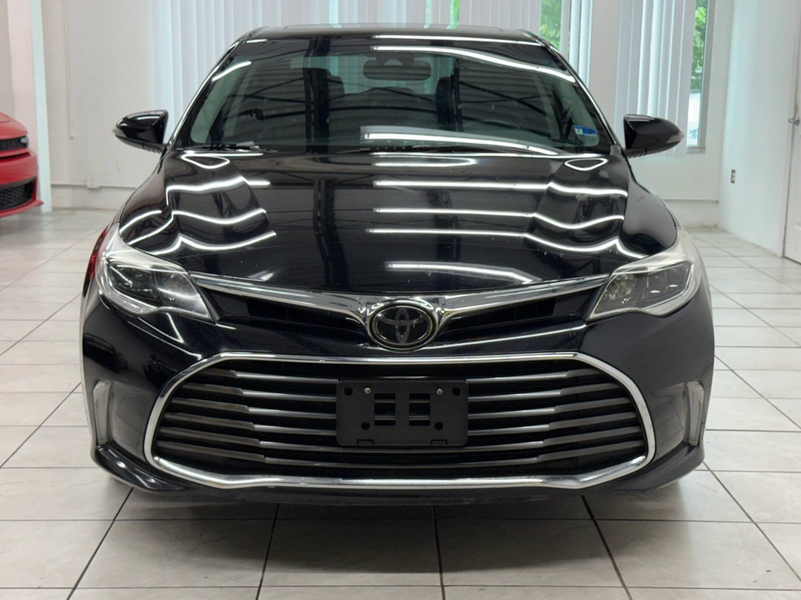 Used 2018 Toyota Avalon XLE Premium FWD image 2