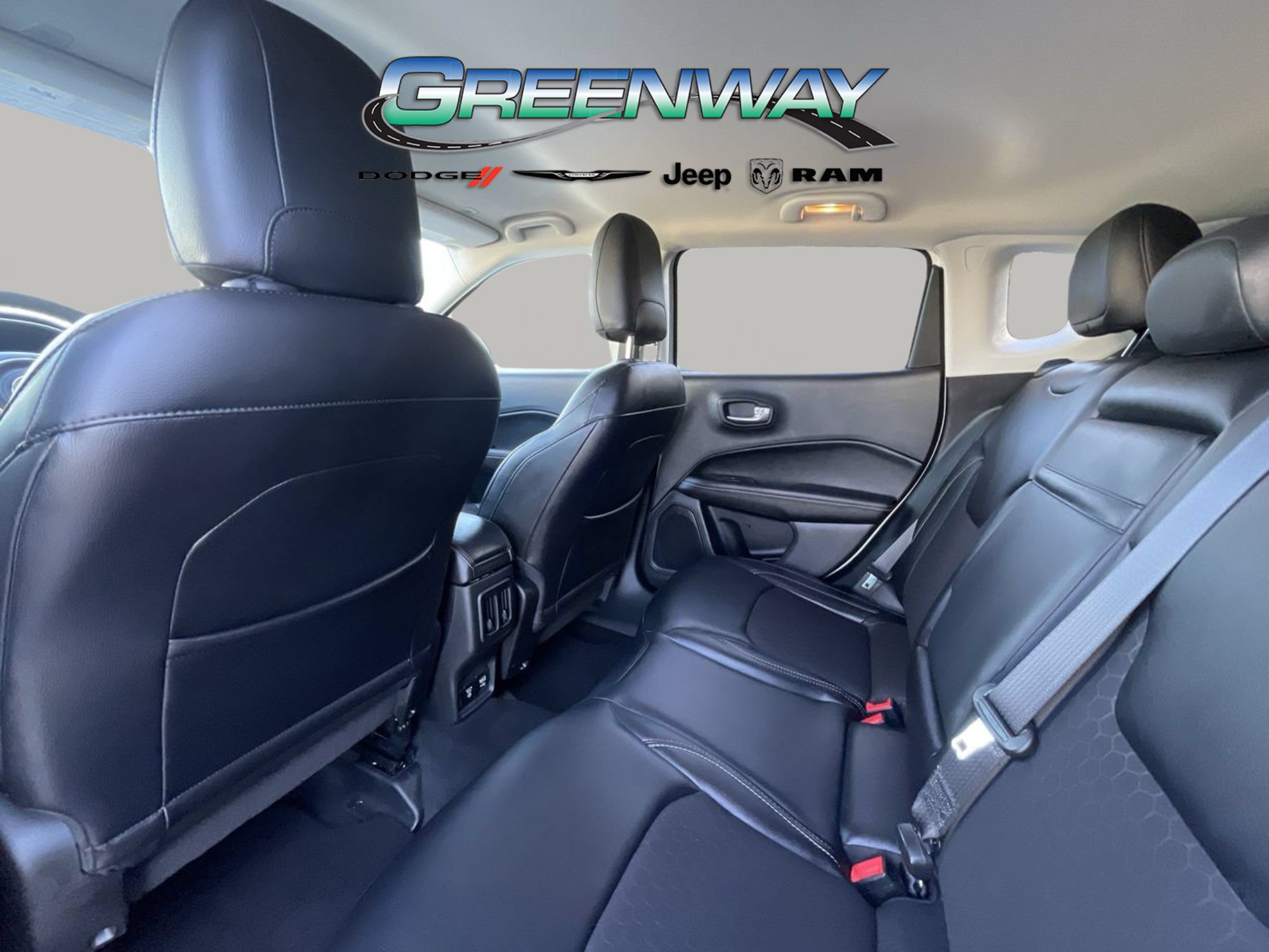 Used 2017 Jeep Compass Latitude w/ Popular Equipment Group FWD image 16
