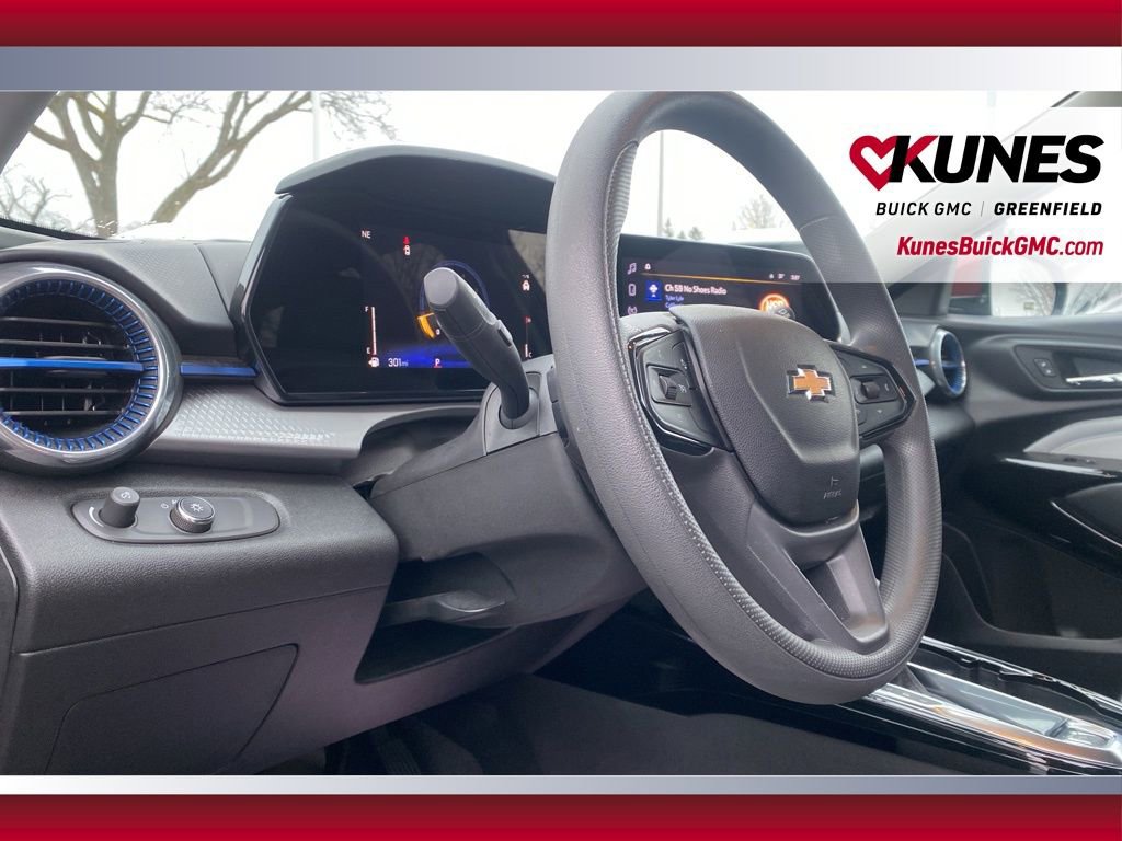 Used 2025 Chevrolet Trax LT image 14