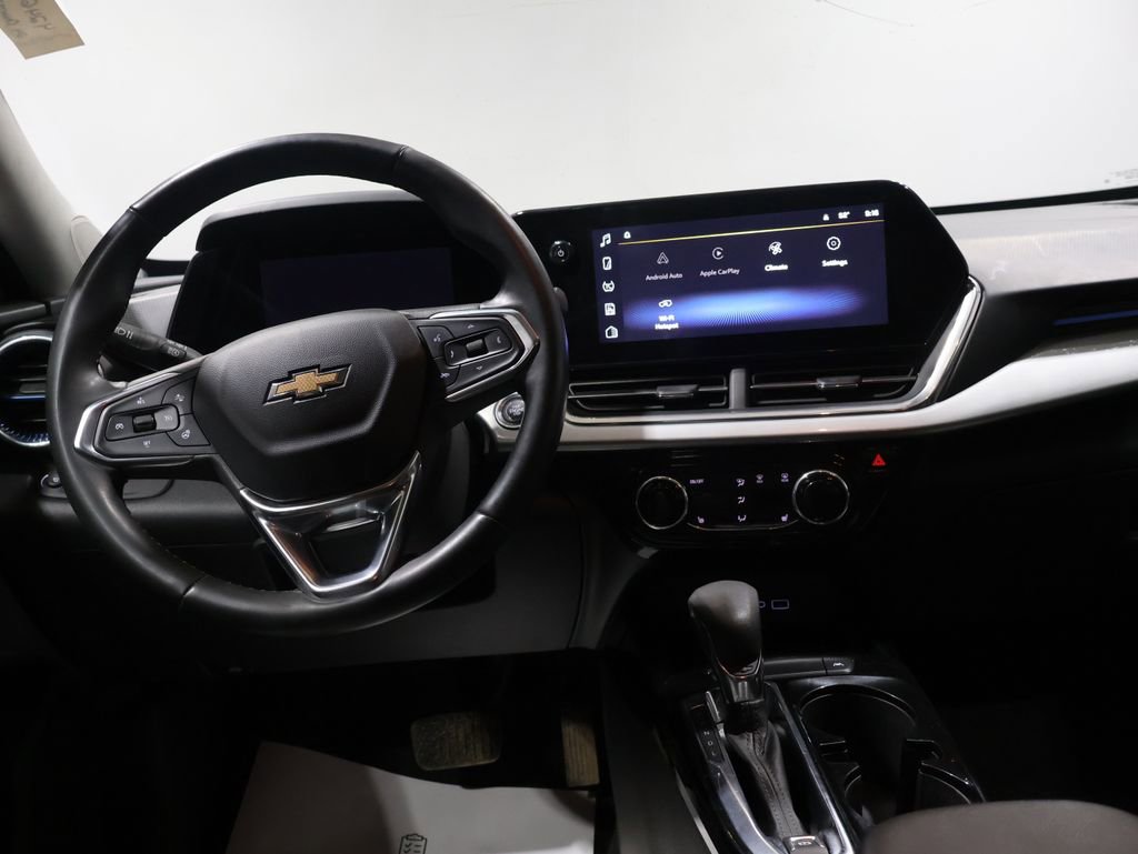 Used 2024 Chevrolet Trax LT w/ Driver Confidence Package FWD image 16
