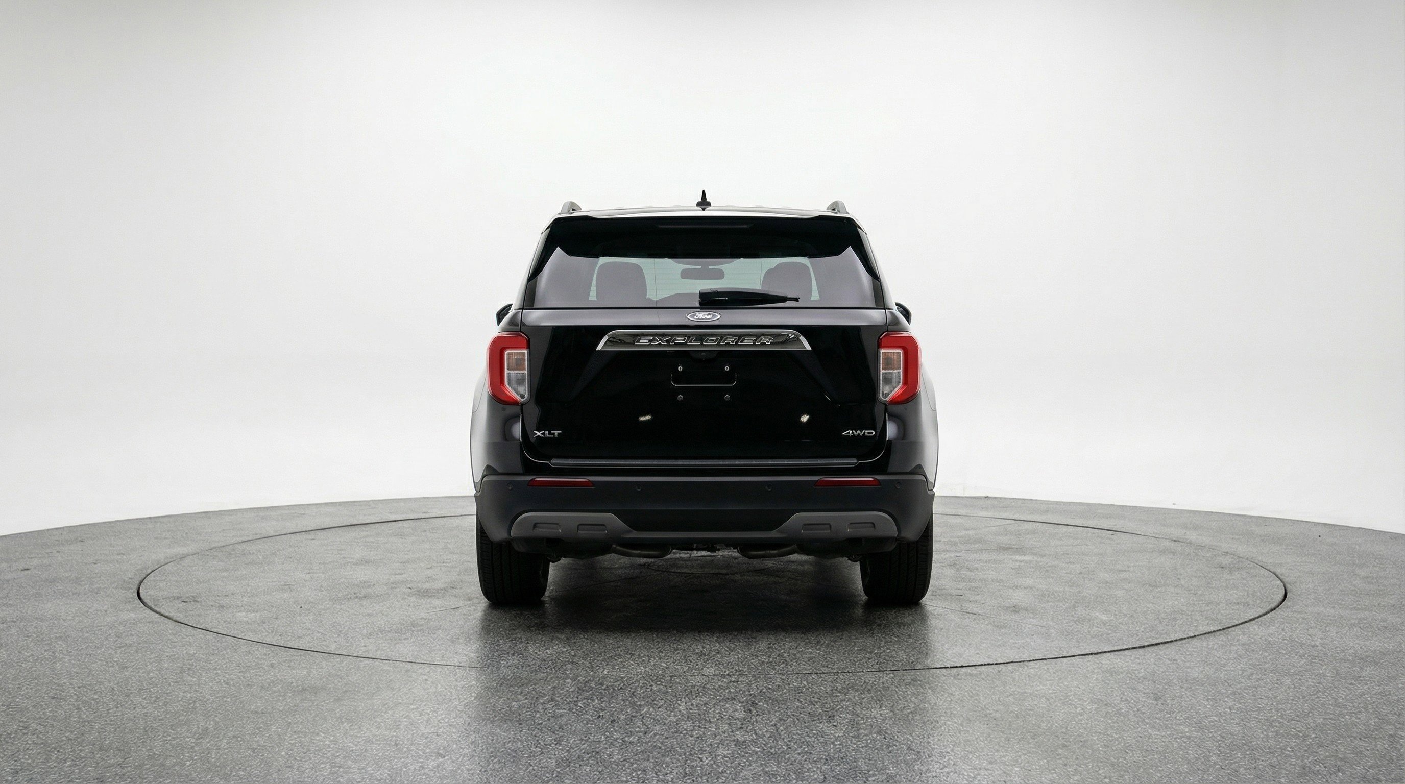 Used 2024 Ford Explorer XLT w/ Equipment Group 202A AWD/4WD image 7
