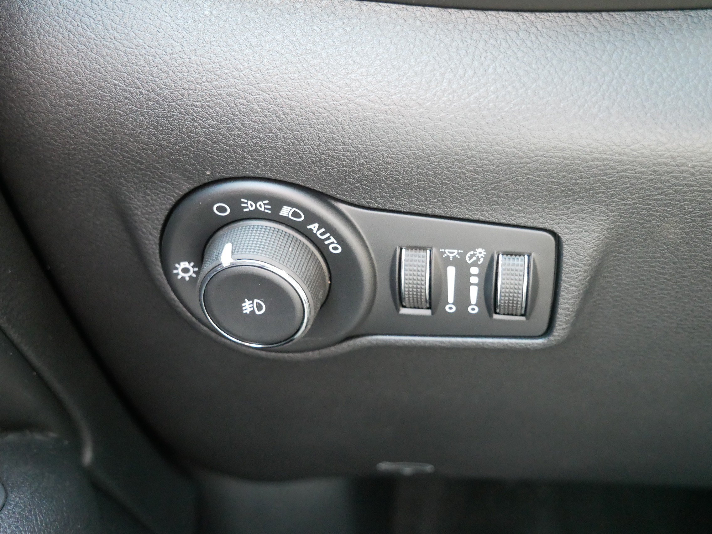 New 2026 Jeep Compass Latitude AWD/4WD image 18