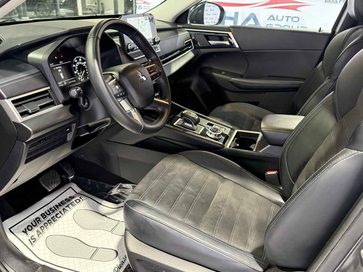 Used 2024 Mitsubishi Outlander AWD image 29