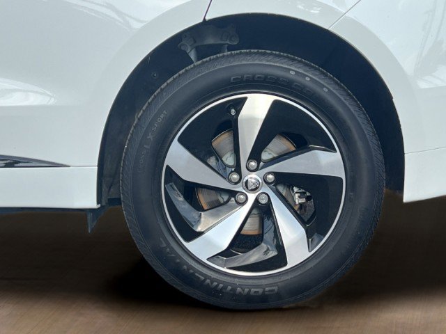 Used 2025 Jaguar F-PACE R-Dynamic S image 13