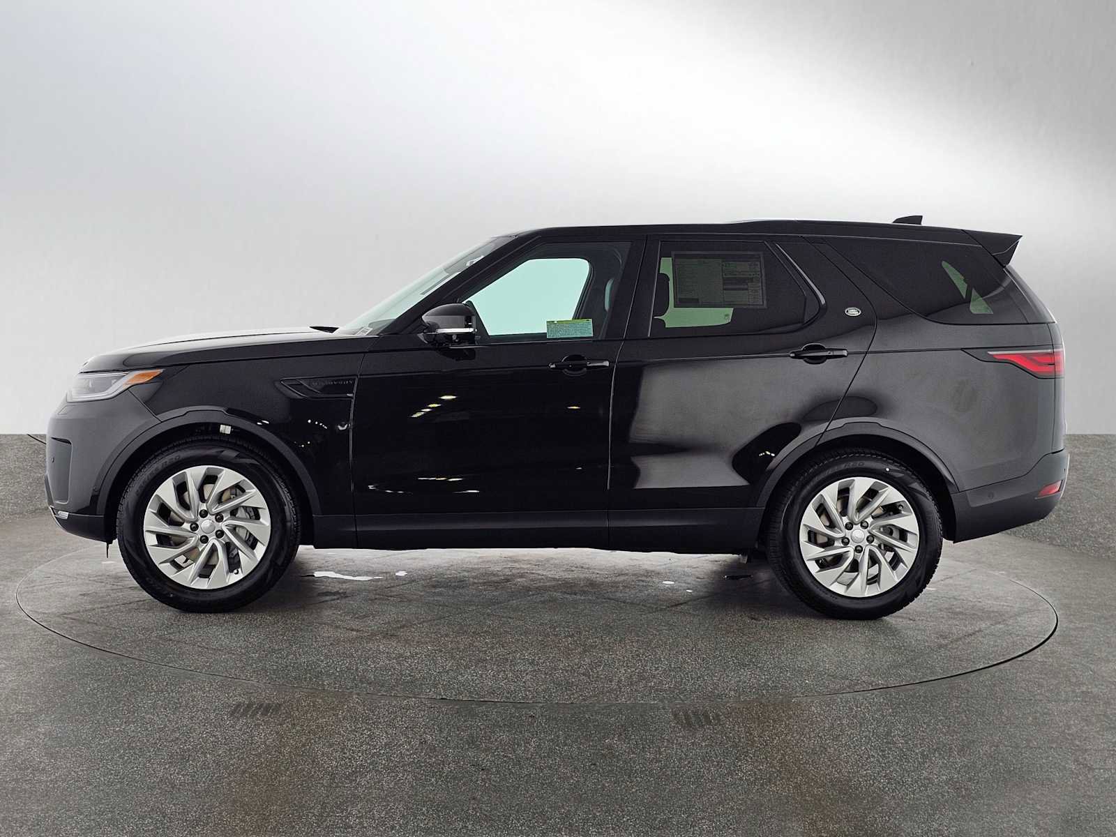New 2026 Land Rover Discovery S AWD/4WD image 2