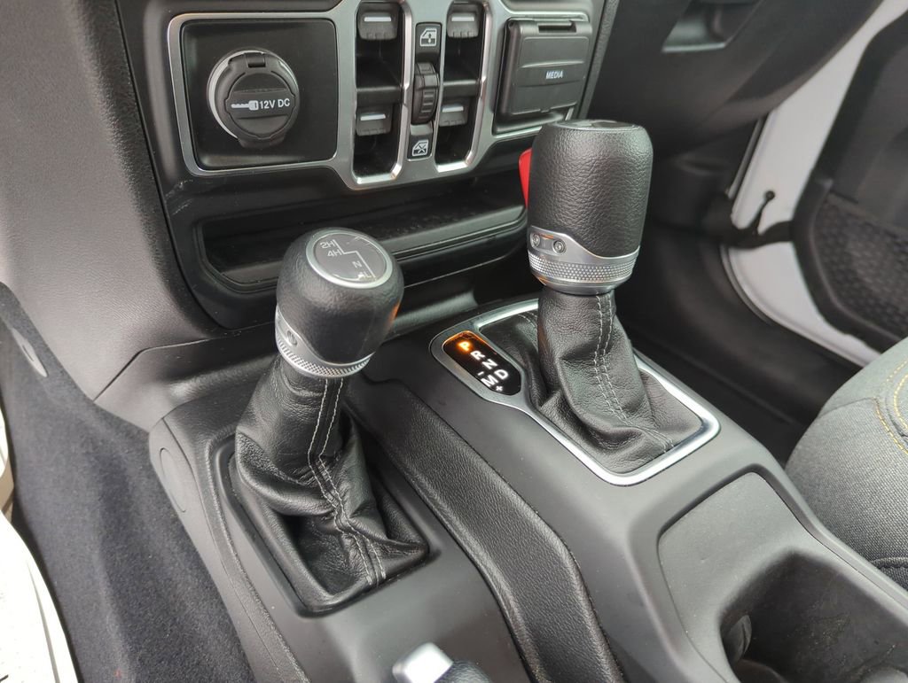 Used 2025 Jeep Wrangler Unlimited Sahara AWD/4WD image 34