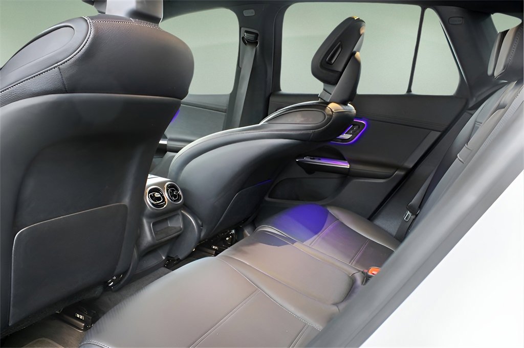 Used 2024 Mercedes-Benz GLC 300 4MATIC image 12