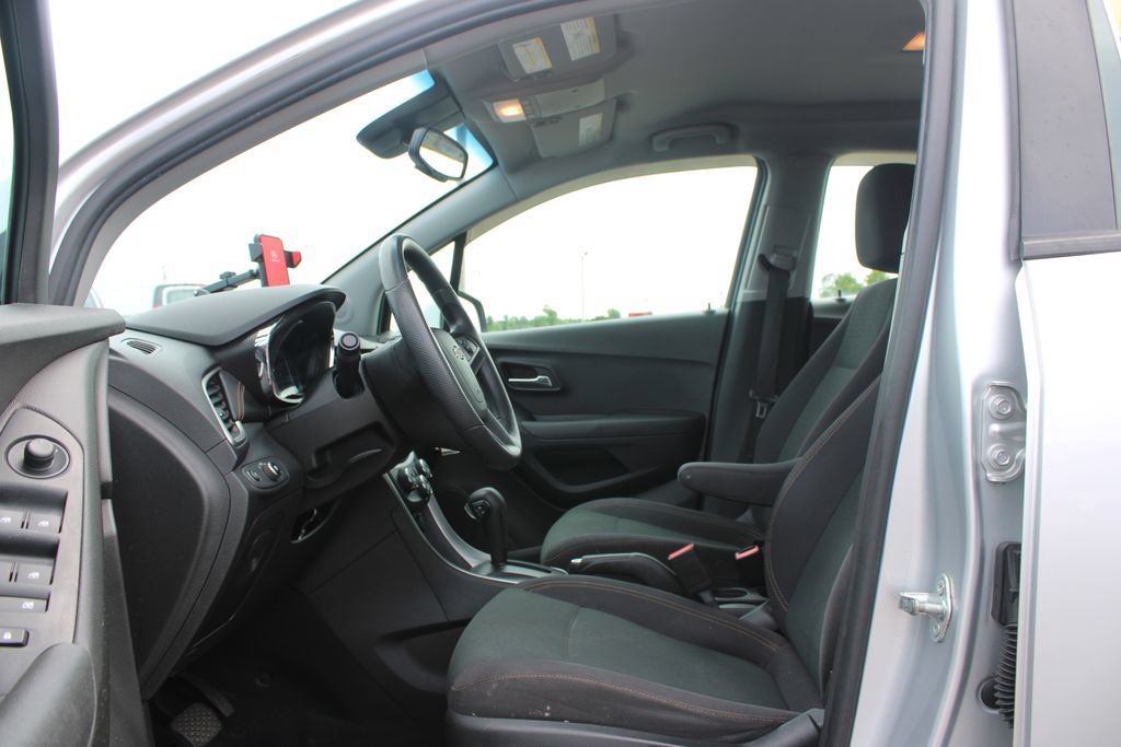 Used 2017 Chevrolet Trax LS FWD image 19