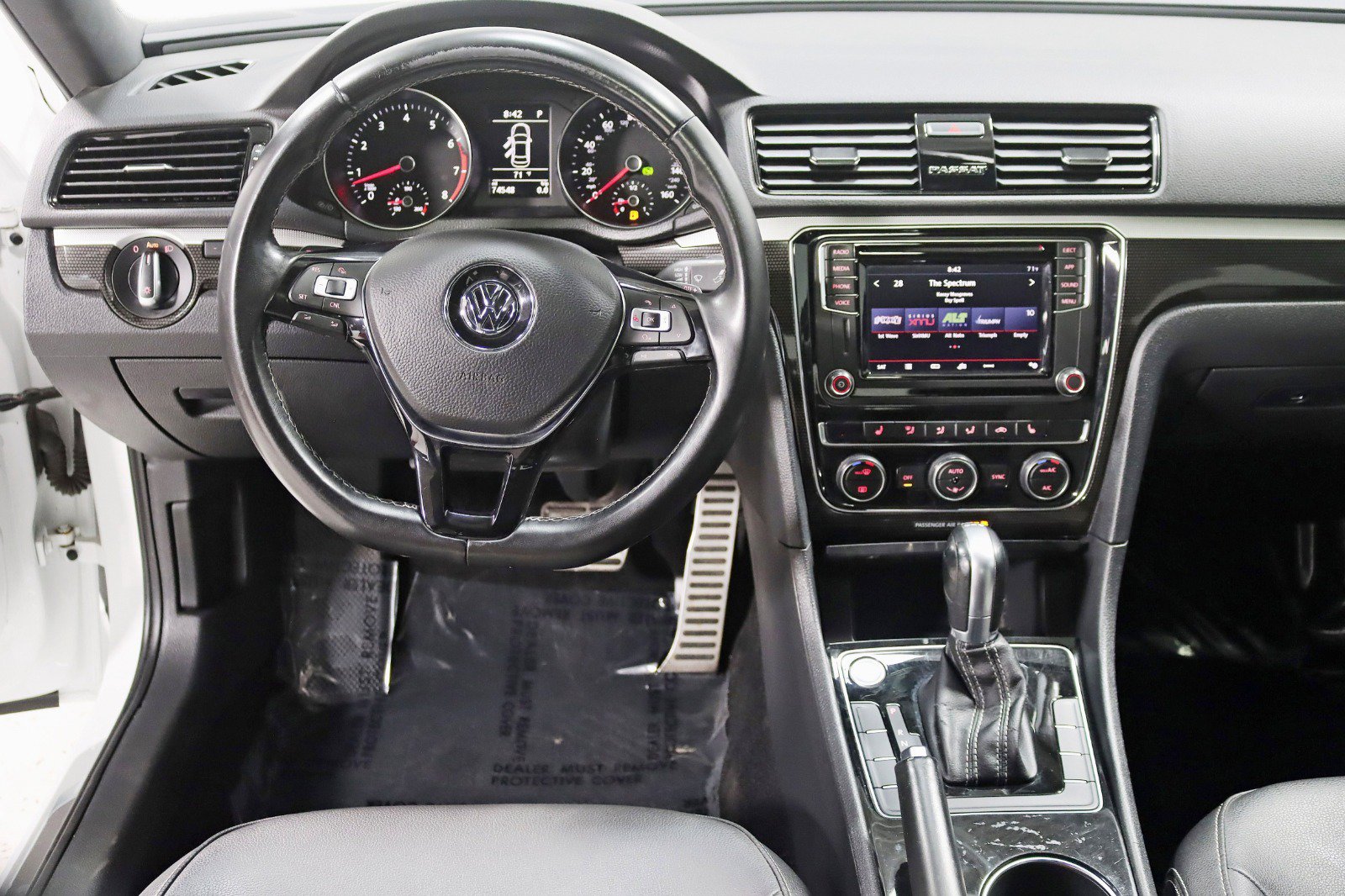 Used 2018 Volkswagen Passat 3.6 FWD image 15
