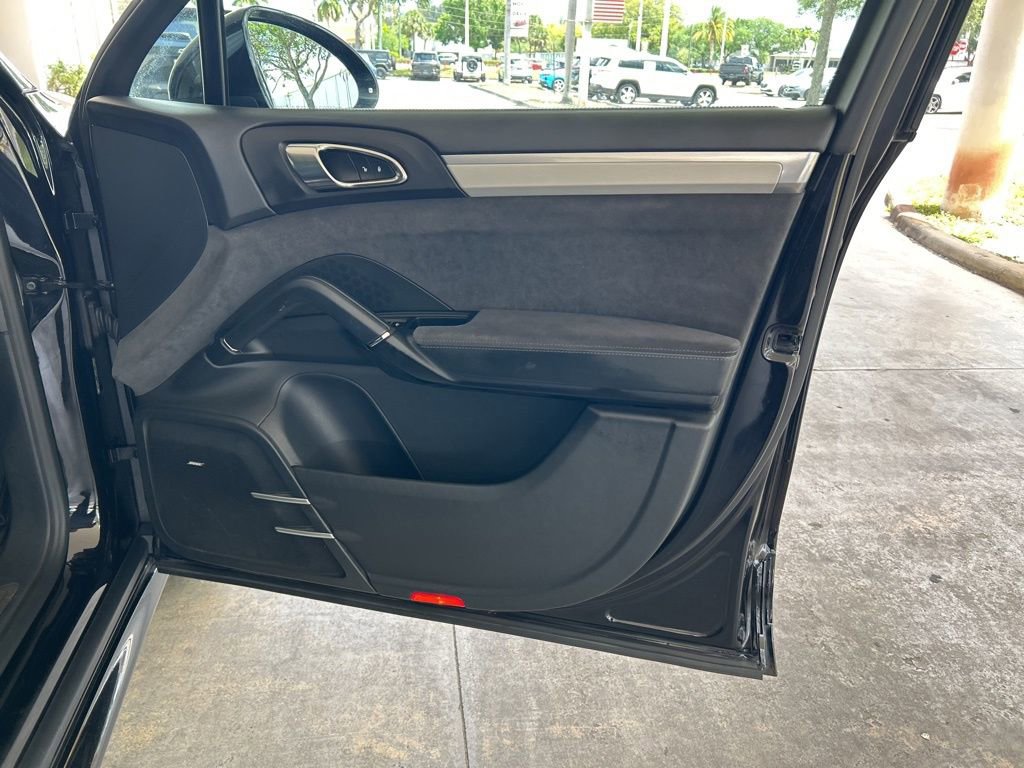 Used 2016 Porsche Cayenne GTS image 26