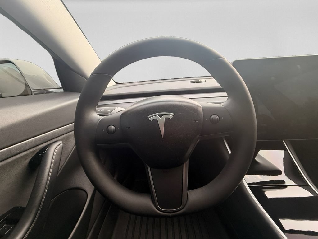 Used 2020 Tesla Model 3 Standard Range Plus RWD image 12