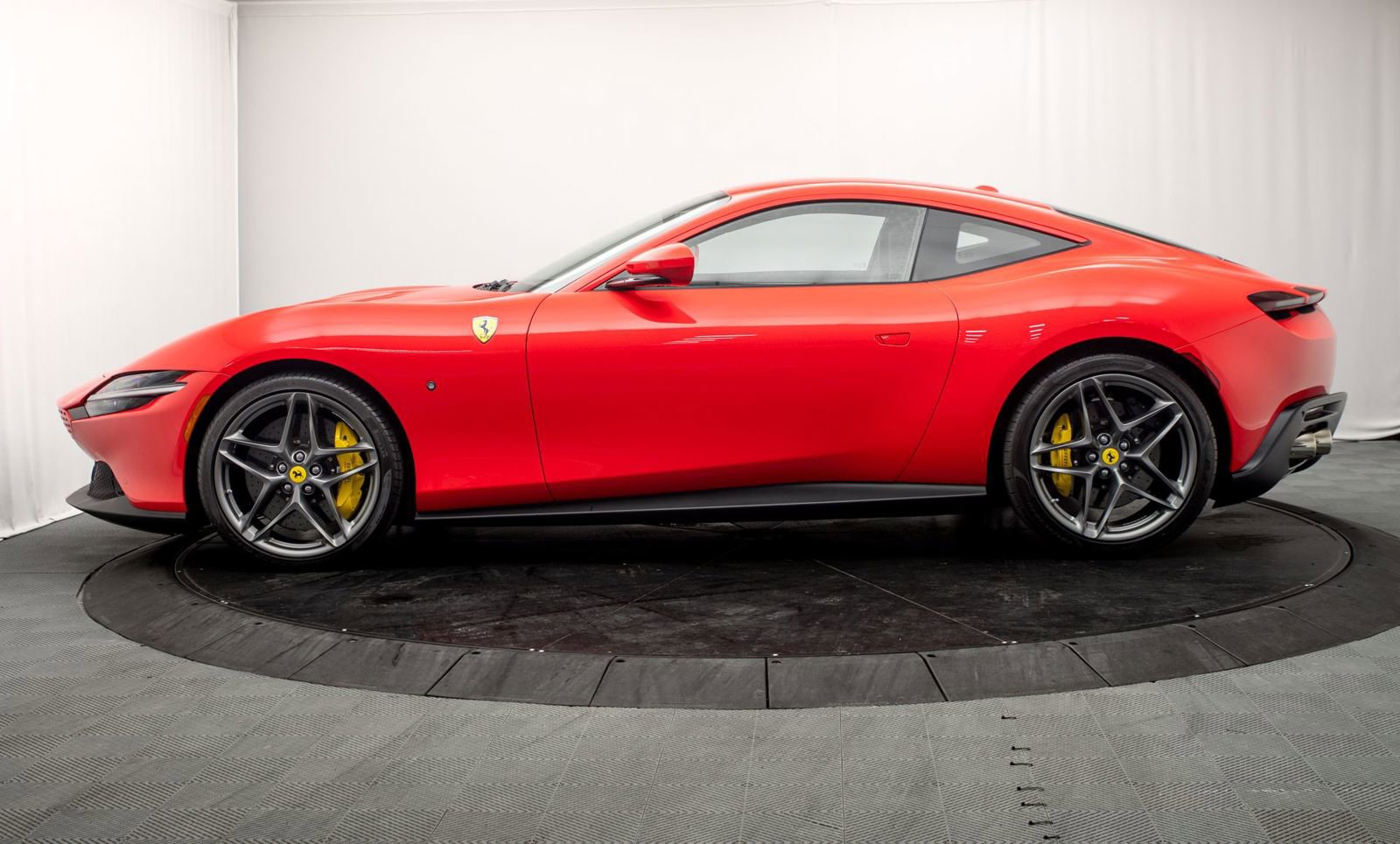 Used 2022 Ferrari Roma RWD image 6