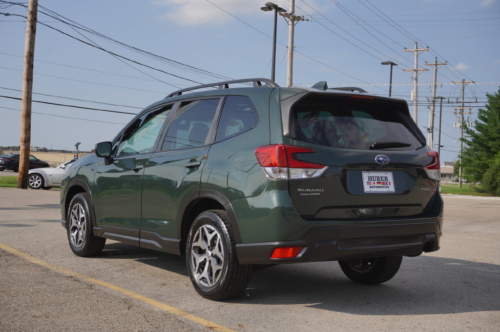 Used 2023 Subaru Forester Premium AWD/4WD image 5