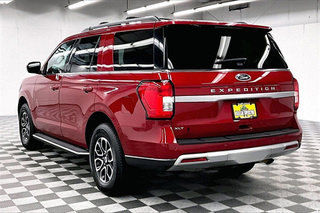 Used 2022 Ford Expedition XLT image 2