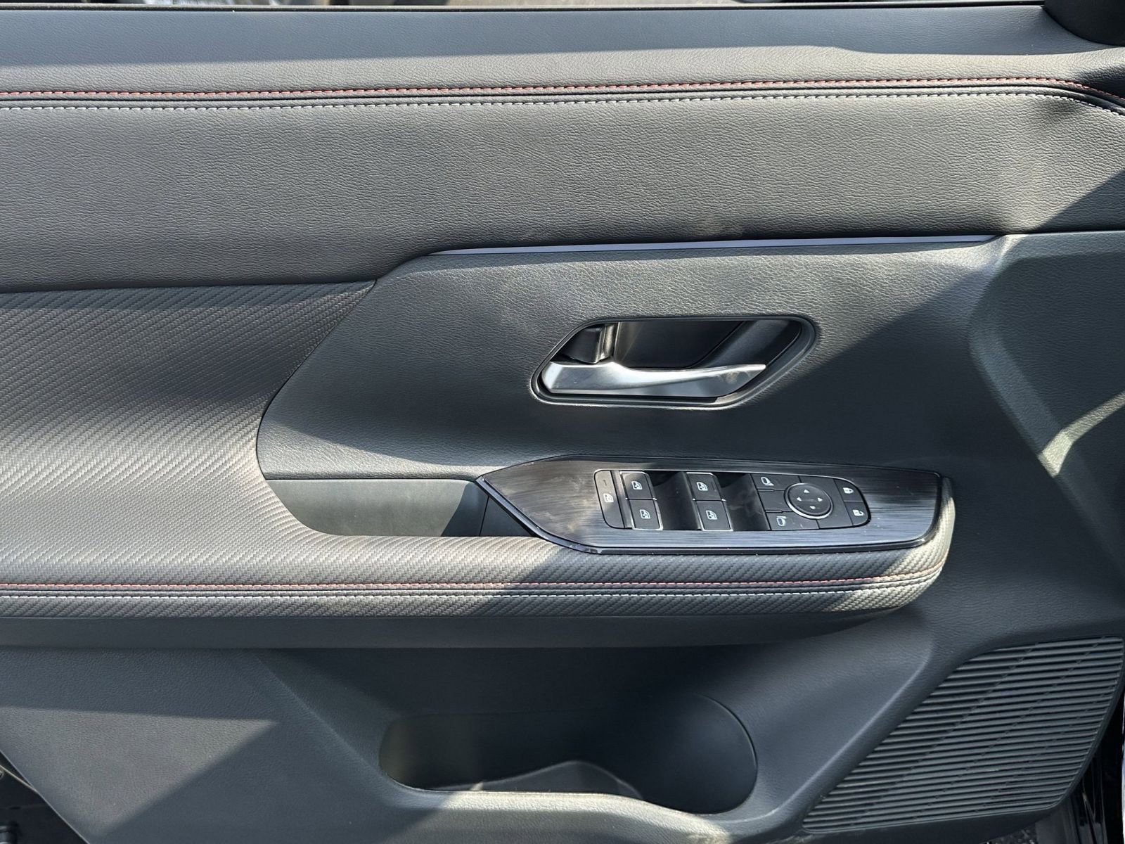 New 2026 Nissan Kicks SR w/ Cold Weather Package image 22