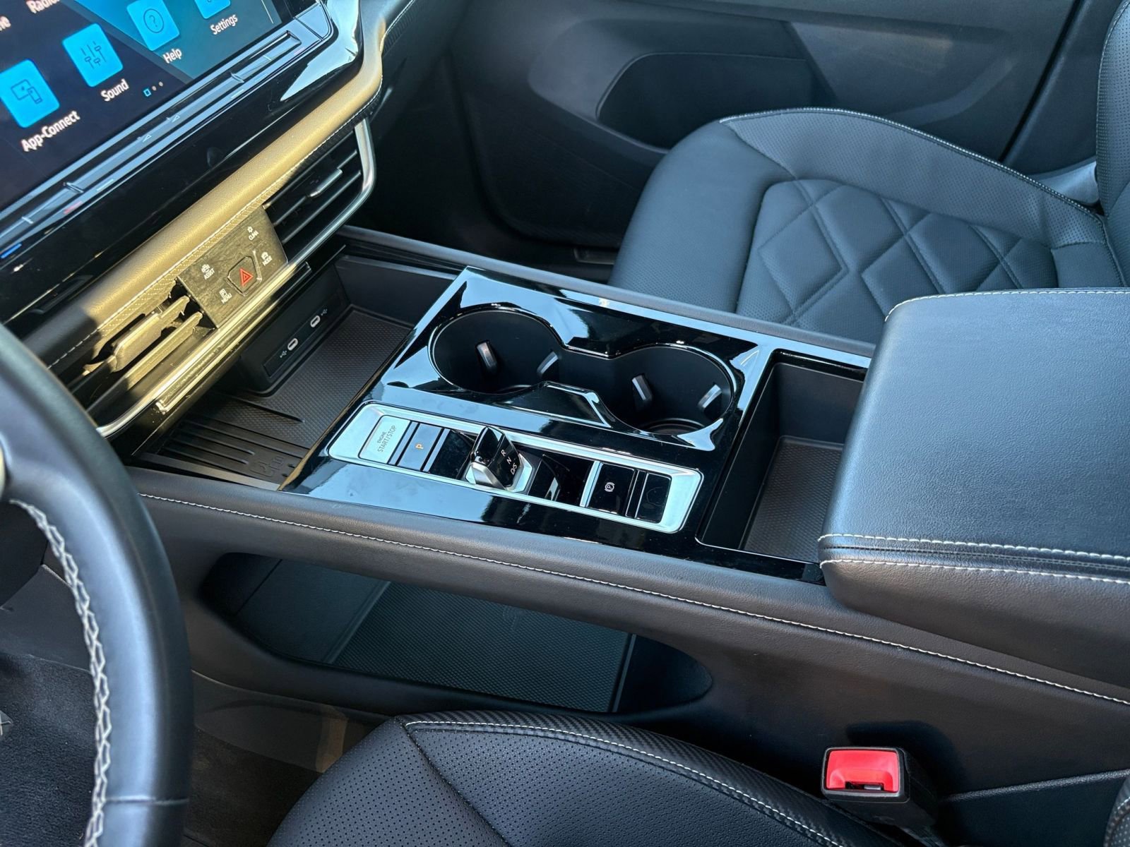 Used 2025 Volkswagen Atlas Cross Sport SE image 43