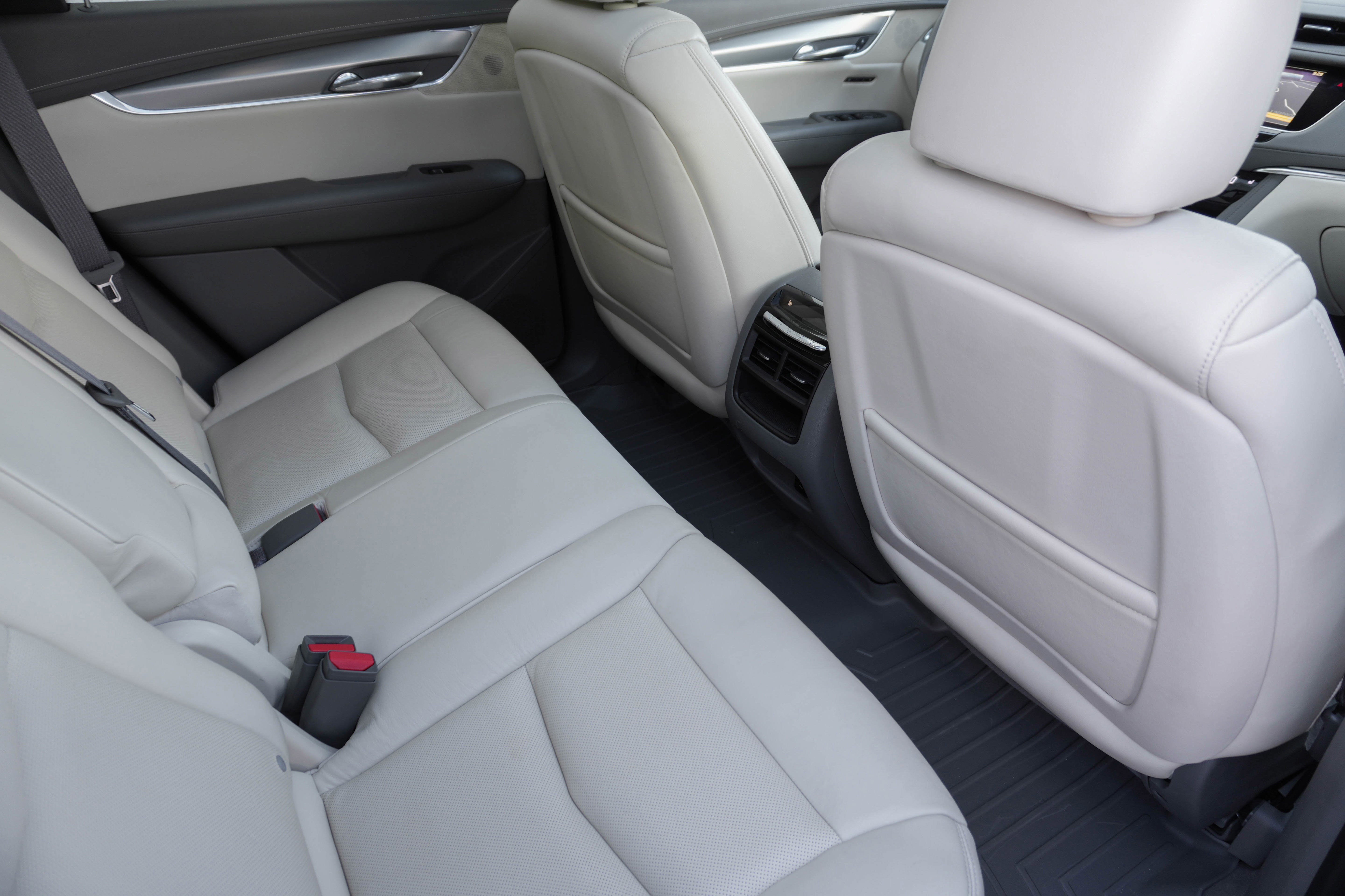 Used 2017 Cadillac XT5 Luxury w/ Driver Awareness Package image 34